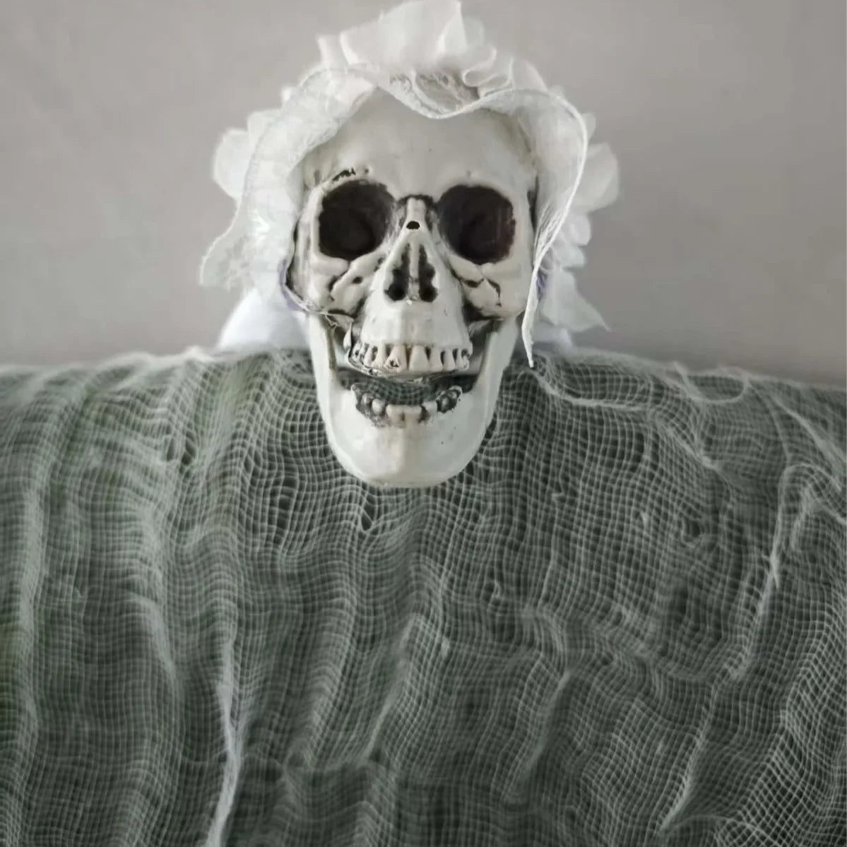 Halloween Spooky Props,Skull Ghost Head&Hanging Ghoul Decor for Haunted House, Bar Scene, Indoor Party Atmosphere Creepy Decor